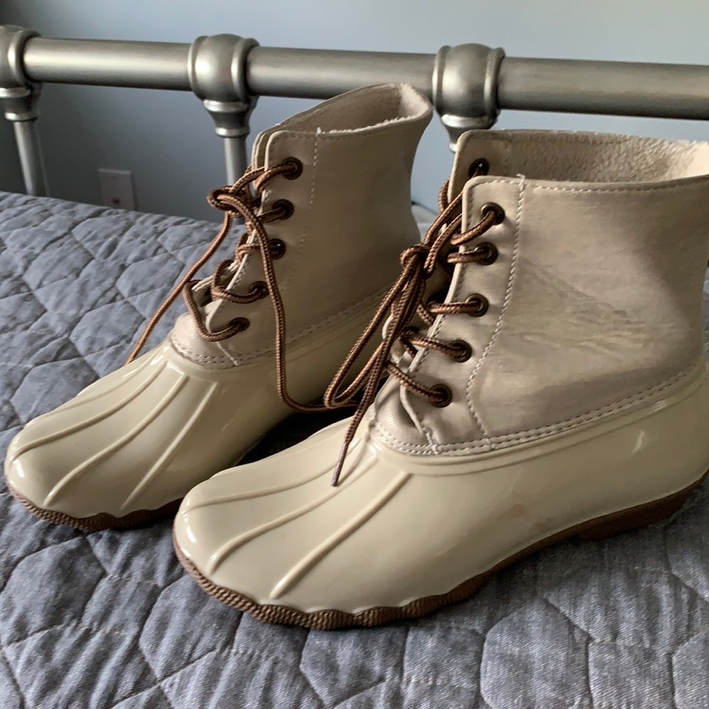 White Jessica Carlyle duck boots